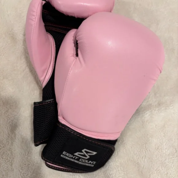 Boxing Gloves - Picture 3 of 4